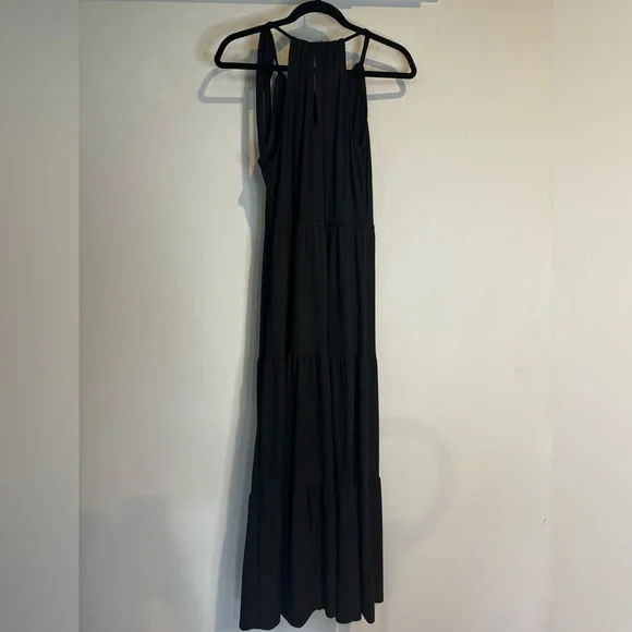 Black halter top, ribbed maxi dress - Picture 6 of 11